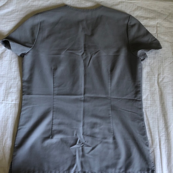 Scrub top - Picture 2 of 4